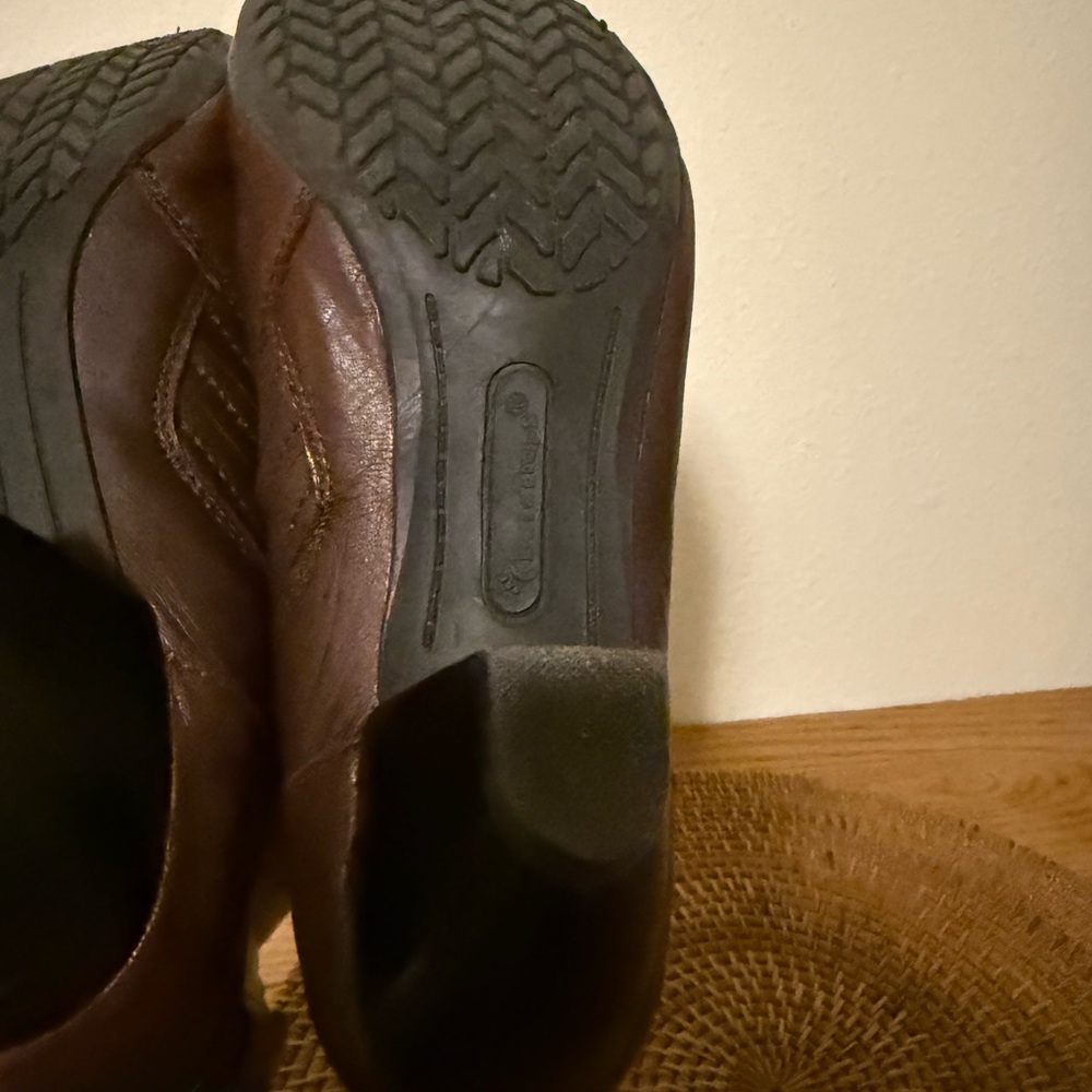 BareTraps Brown Leather Ruched Slip-On Heels - Picture 10 of 10